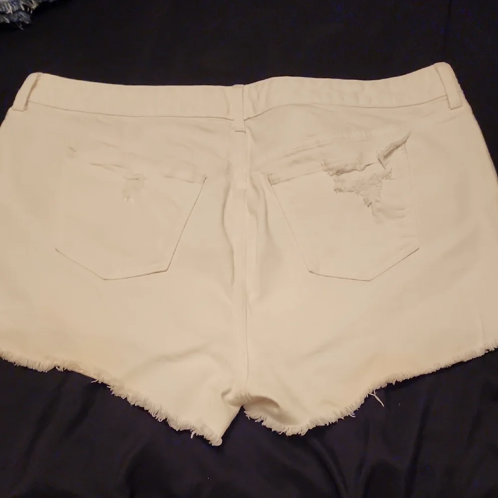 Torrid White Distressed Women Shorts - Picture 3 of 3